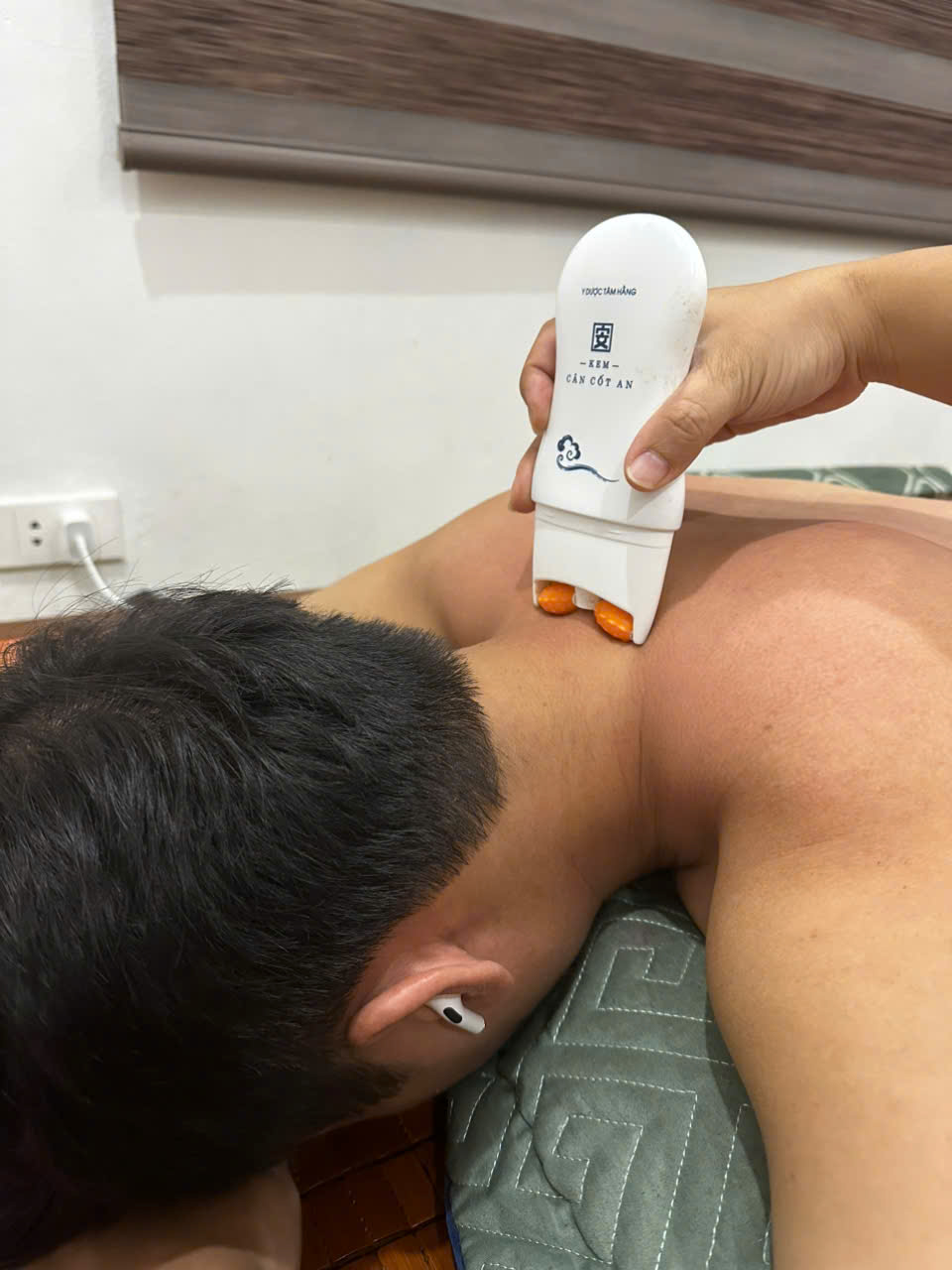 Cân cốt an massage vai gáy 
